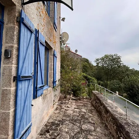 Gite Les Pieds Dans L'Eau 10 Min Du Puy Du Fo Treize-Vents Exterior photo