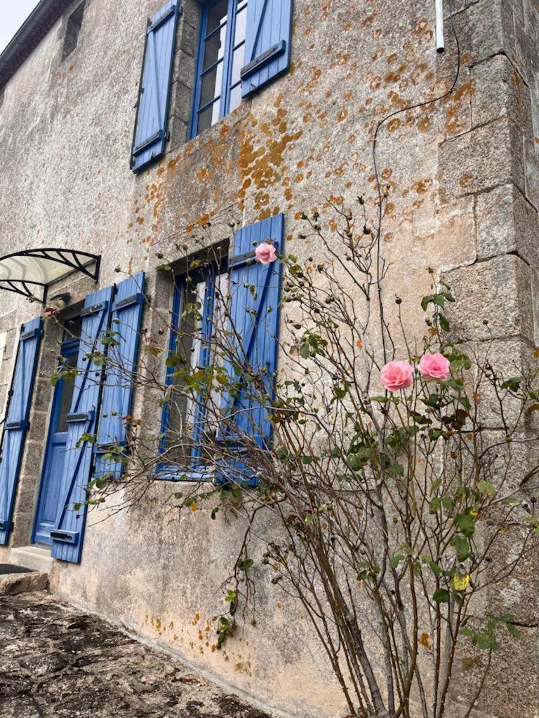 Les Pieds Dans L'eau 10 Min Du Puy Du Fo Holiday home *