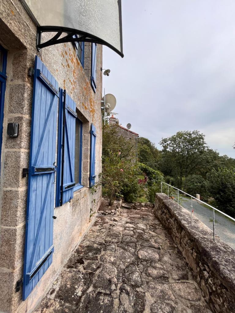 Holiday home Les Pieds Dans L'eau 10 Min Du Puy Du Fo Treize-Vents